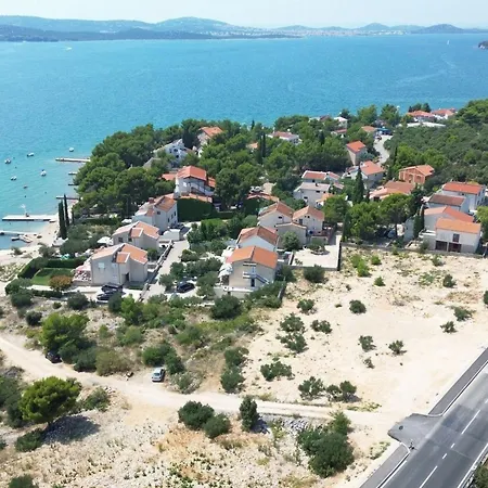 Classic Two Bedroom Mobile With Sea View And Terrace Holiday home Pirovac