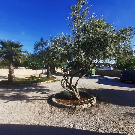 Дом отдыха Classic Two Bedroom Mobile With Sea View And Terrace Пировац