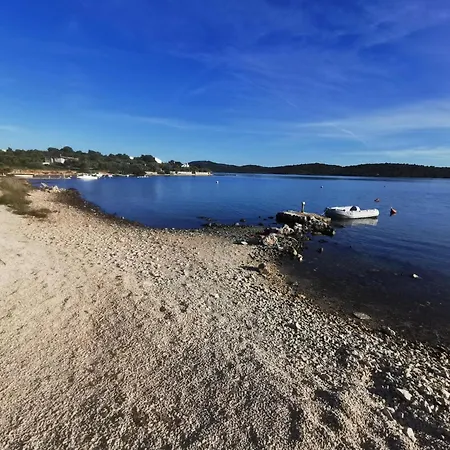 Classic Two Bedroom Mobile With Sea View And Terrace Пировац