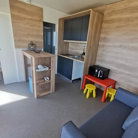 Classic Two Bedroom Mobile With Sea View And Terrace Дом отдыха Пировац