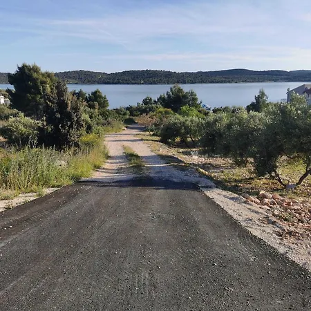 Classic Two Bedroom Mobile With Sea View And Terrace * Пировац