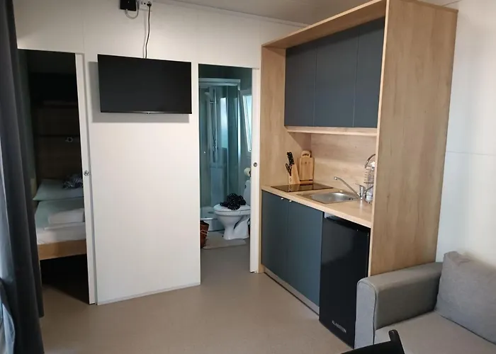 Classic Two Bedroom Mobile With Sea View And Terrace 度假居 皮罗瓦茨